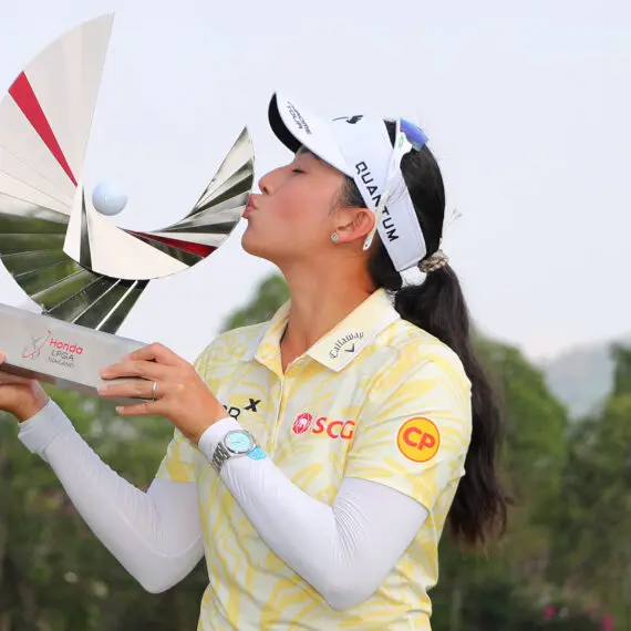 Jeeno Thitikul of Thailand kisses the trophy after winning the Honda LPGA Thailand 2026 in Chon Buri, Thailand. (Photo by Thananuwat Srirasant/Getty Images)